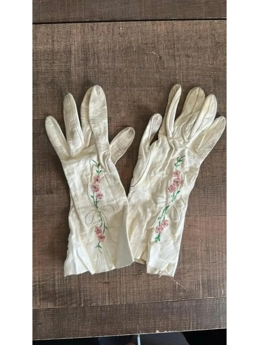 Vintage Cream Leather Gloves with Pink Floral Embroidery